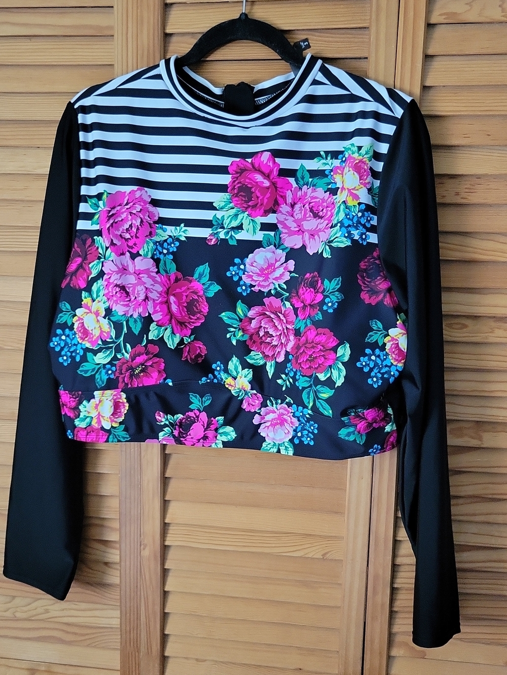 Torrid Active Black Pink White Floral Stripe Cropped Rashguard Swim Top 3X 22/24